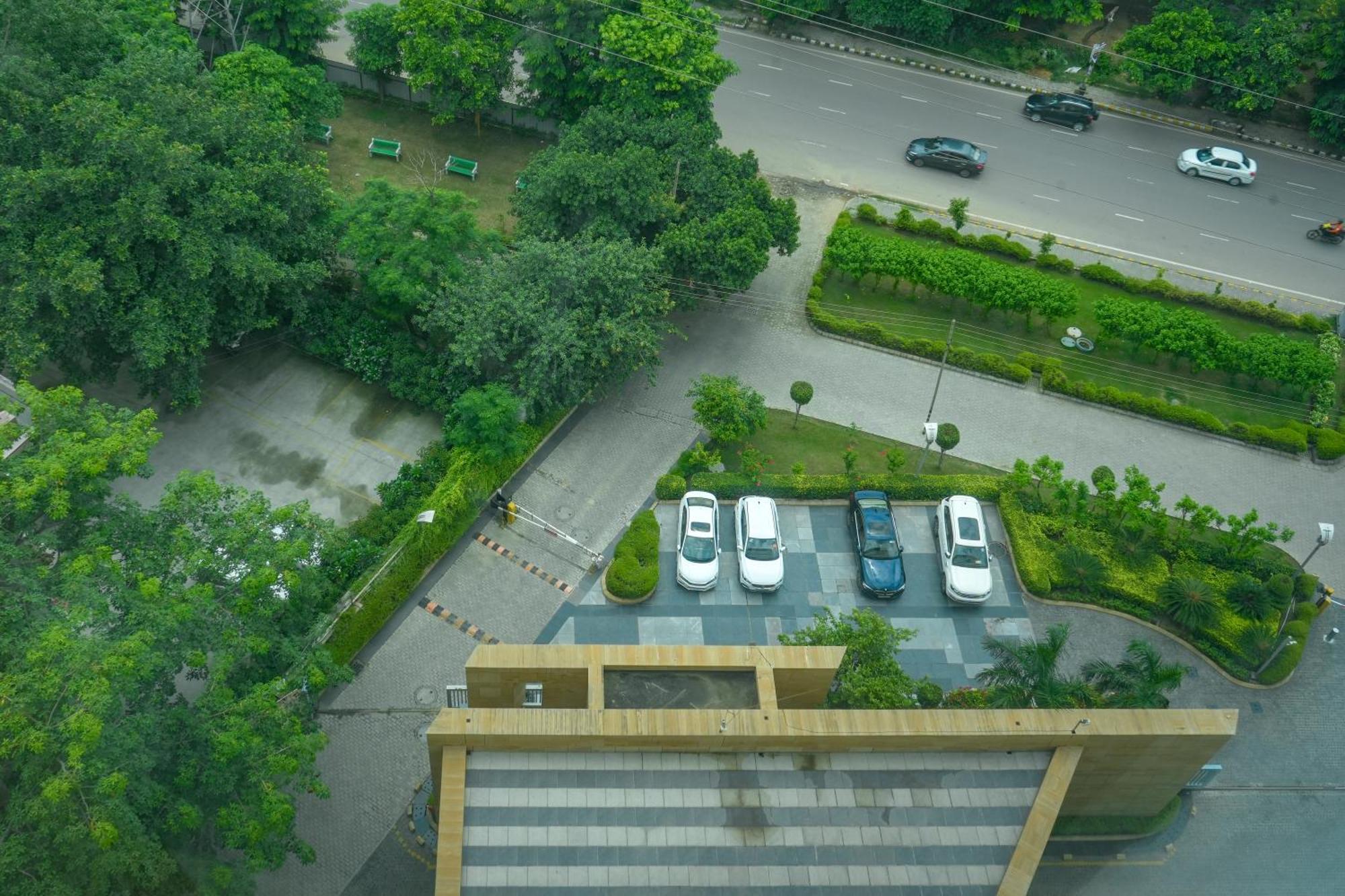 Courtyard By Marriott Gurugram Downtown Hotel Gurgaon Eksteriør billede